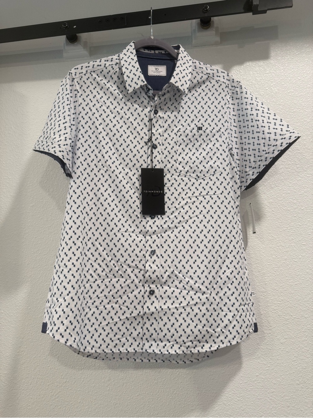 NWT men’s casual dress shirt. 7 Diamonds, White with navy geometric print. Small